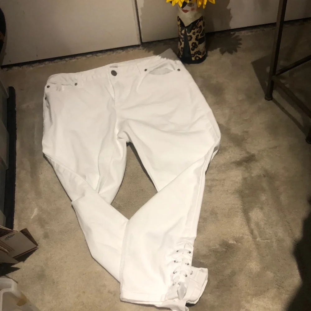 Cute summer white jeans with lace up, rivets at the hem.  Size 10 - Picture 3 of 8